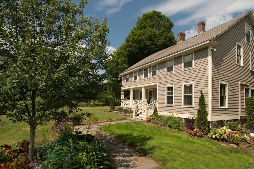 Inviting Vermont Farmhouse c1820 renovated in 2016