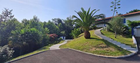 Quiet accommodation near Bayonne , heated pool