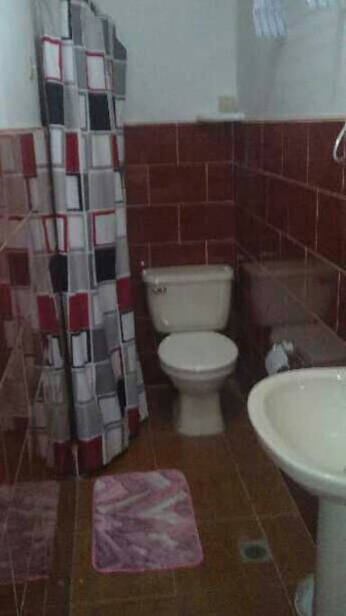 Servicios de agua caliente y fría 24 horas y excelente higiene.