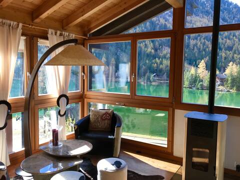 Lake-View Chalet with jacuzzi, sauna & garden