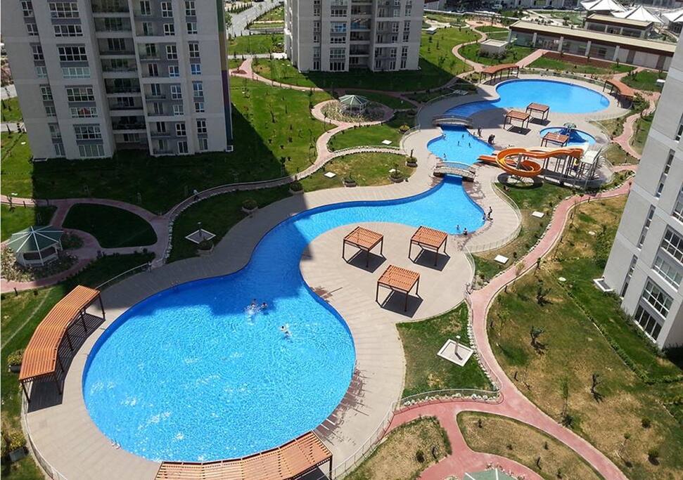Access to this pool (closed off in winters)