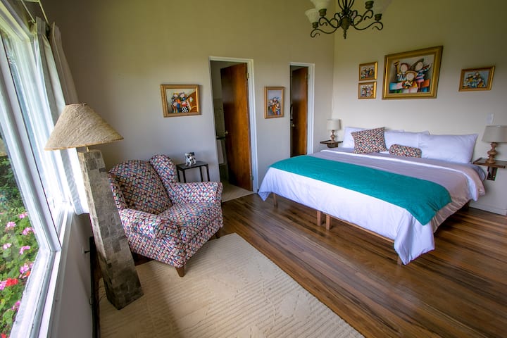 King bed in the main bedroom.
King bed in the master bedroom