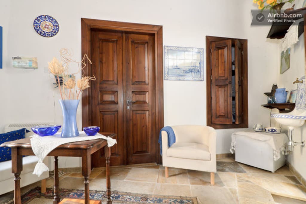 Sitting area with kitchenette