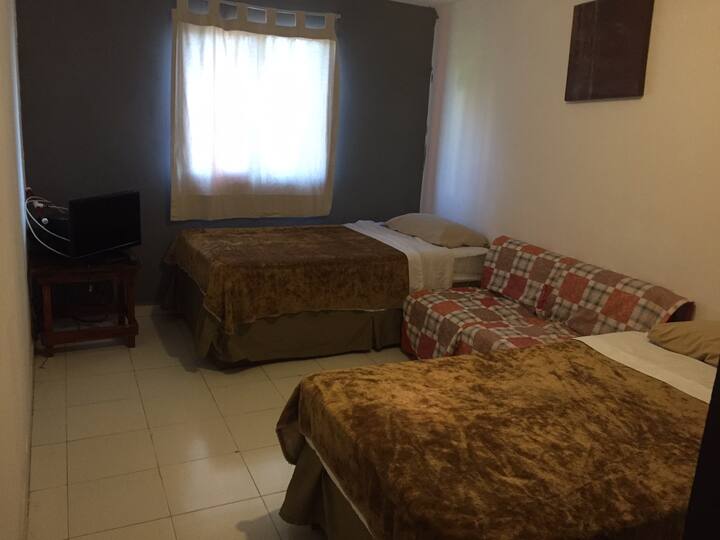 Im Obergeschoss Wohnung alle Dienstleistungen ohne Garage - Airbnb