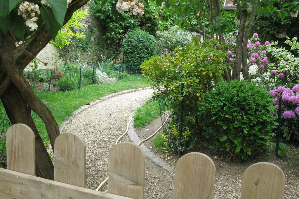 2 - Le jardin depuis l'entrée