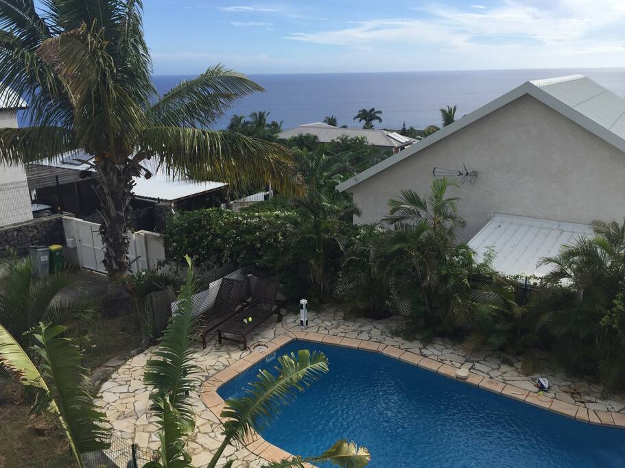 La piscine depuis la terrasse