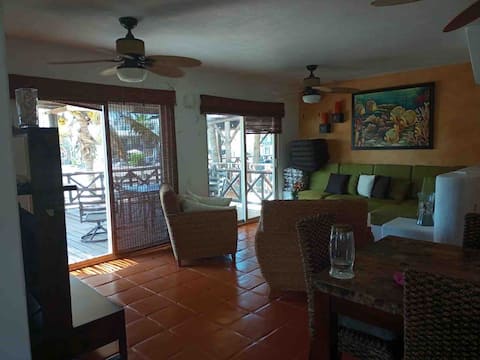 Beach house, with view and access, Villas del Mar