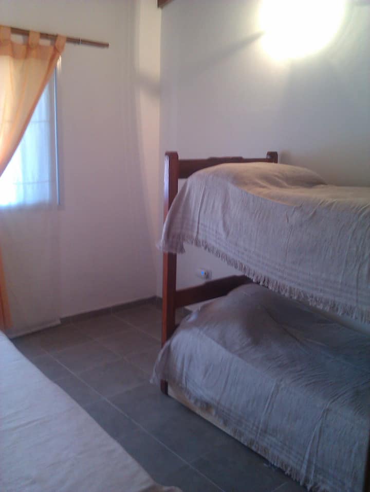Cuarto con 3 camas
