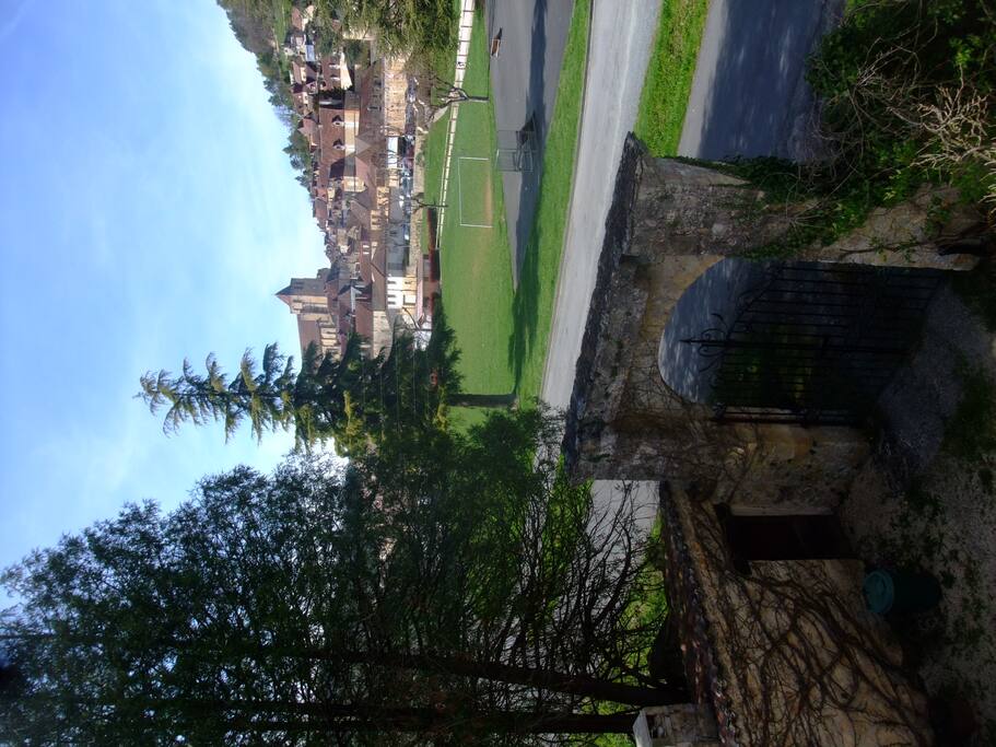 VUE VERS LE VILLAGE DE SAINT CYPRIEN