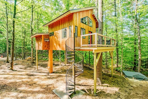 The Canopy Treehouse, a Luxury Carbon Free Retreat