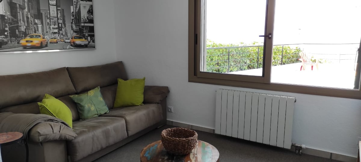 Top Airbnb: Apartment with a pool and fantastic views à Pineda De Mar