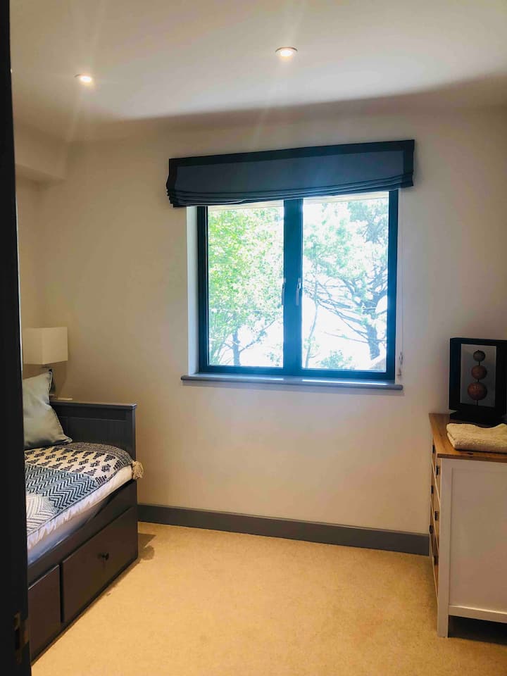 Petite chambre double.  Capacité d'accueil de 2 enfants ou un adulte 