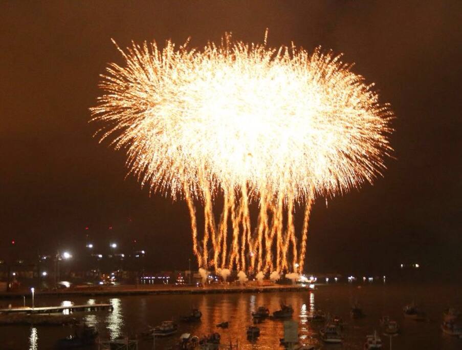 FUEGOS ARTIFICIALES DE AÑO NUEVO.