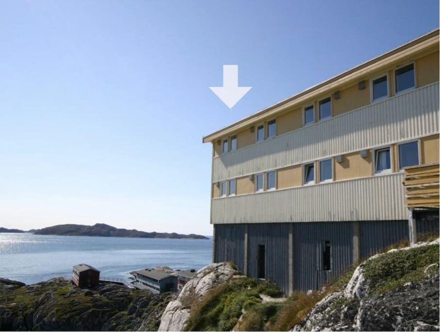 The apartment has a 270 degrees view of the fjord and surrounding mountains