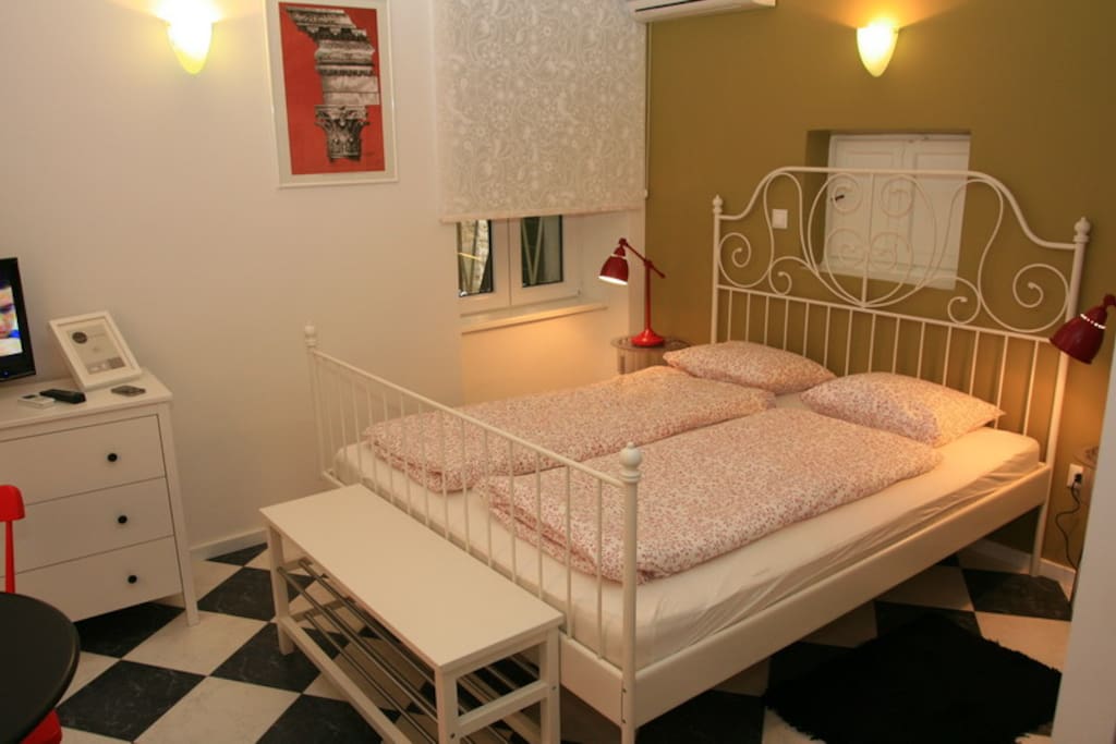 Room with double bed