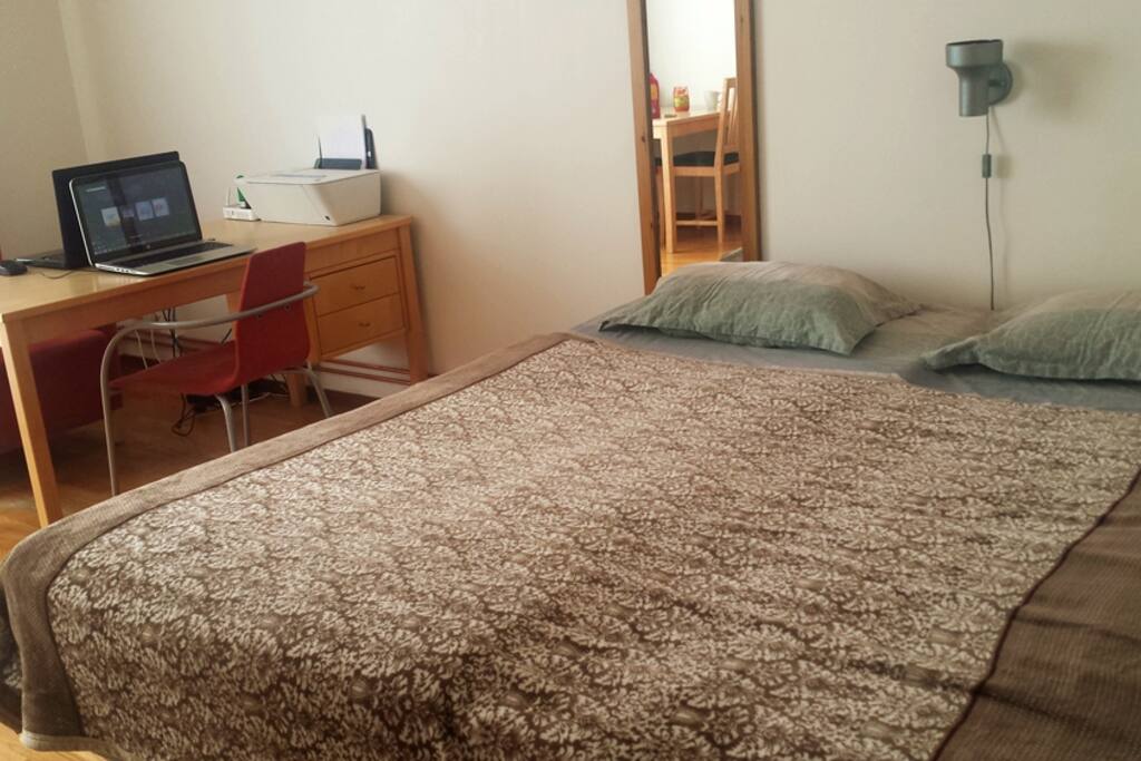 King-size bed
