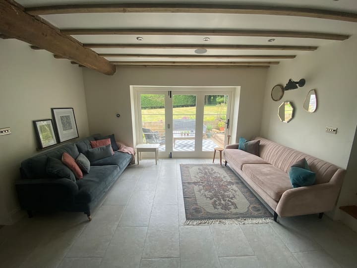 4-bedroom Cottage With Parking Near Silverstone - Milton Keynes