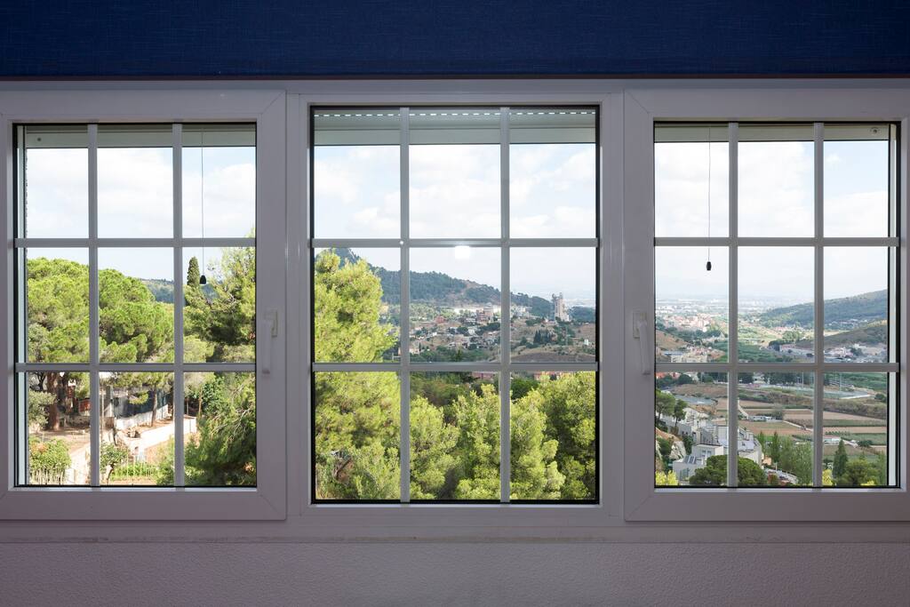 Con mucha claridad y buenas vistas.