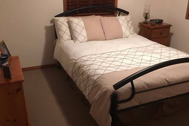 Comfortable, neat and tidy home!