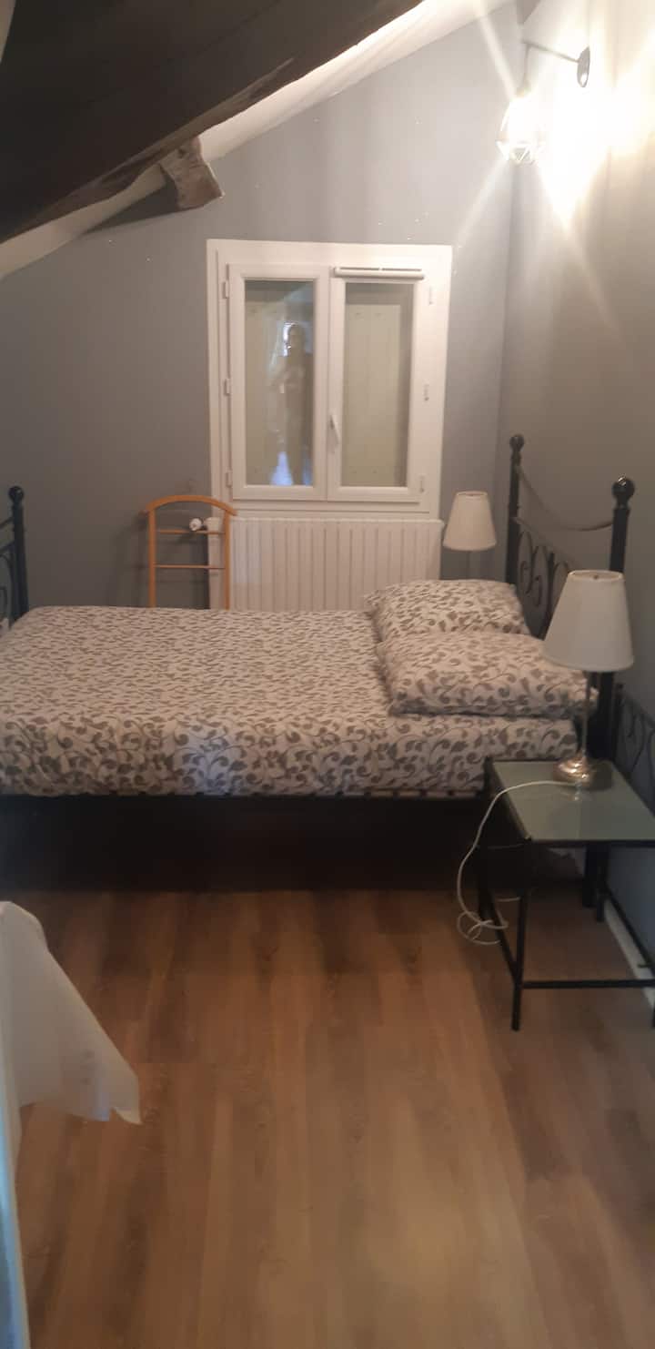 3号卧室
1张双人床1张单人床 