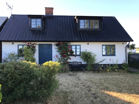Skånelänga with sea view / Seaview cottage