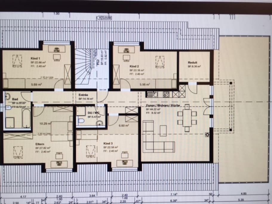 Das Zimmer ist rechts vom Treppenhaus/südlichstes Zimmer
