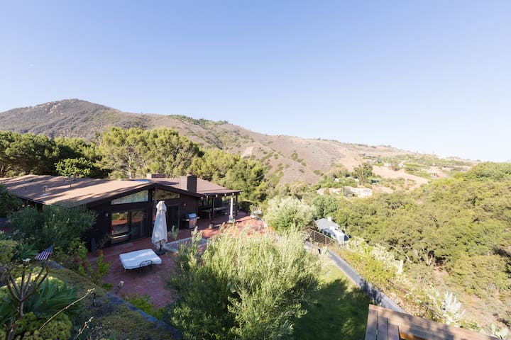 Walk to beach/private canyon/Mountain View/surf gallery image 2