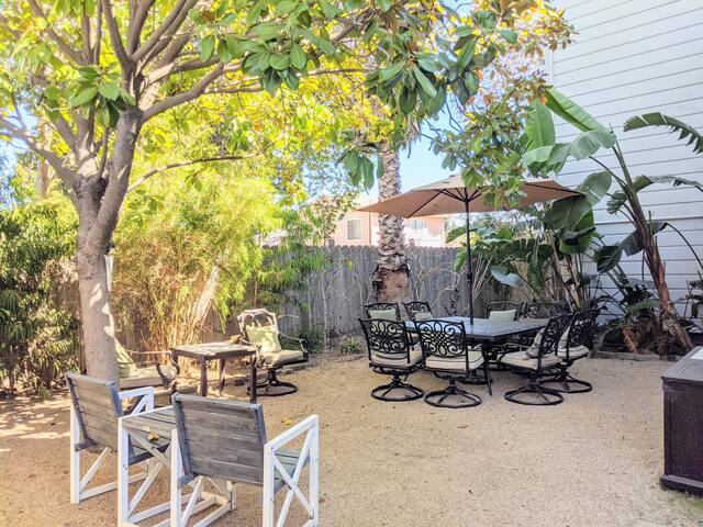 Huge, epic, historic mansion. Easily sleeps 40+. gallery image 5