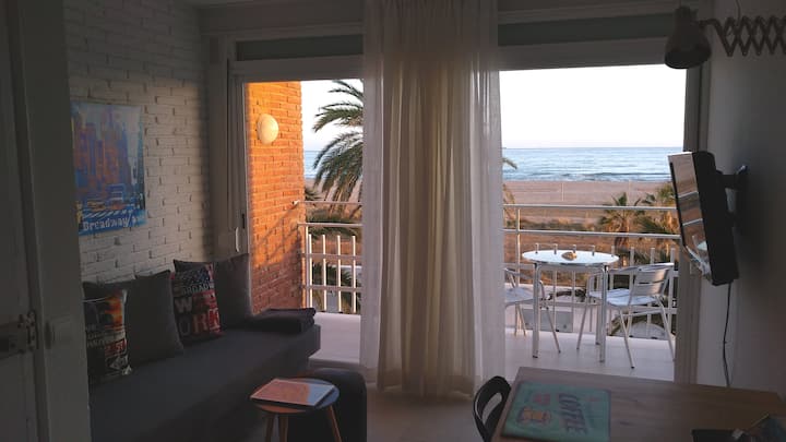 Apt.6 Beachfront + Balcony + View By Barcelona - Castelldefels