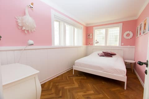 Beautiful 3 Bedroom Downtown Apartment
