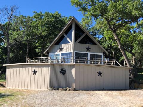 DJ's Lakeview Retreat