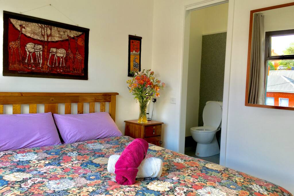 Queen Ensuite Room