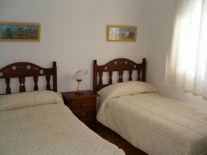 СПАЛНЯ ЗА ГОСТИ.