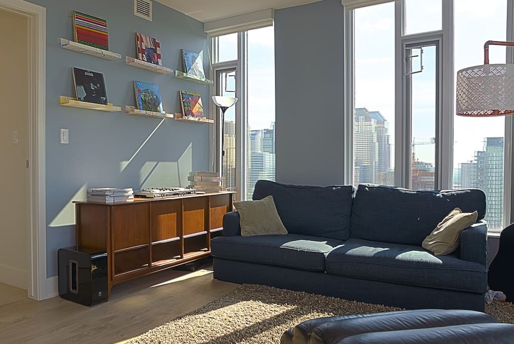 Living Room 9foot Ceilings Panoramic City Views