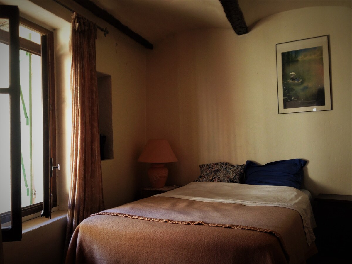 spavaća soba s bračnim krevetom + 2 kreveta na kat