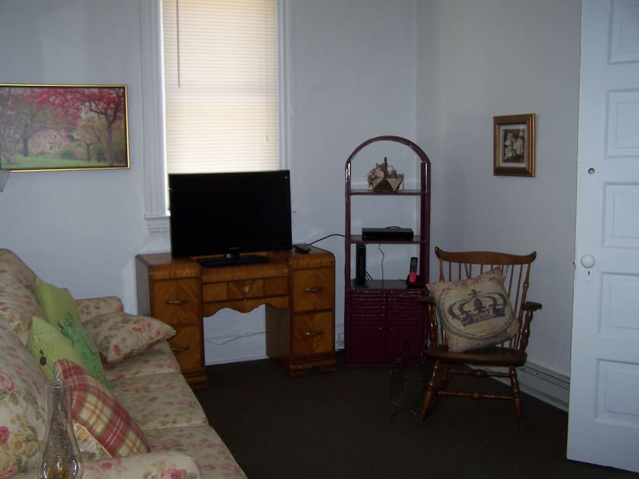 Comfortable living room area with cable t.v.