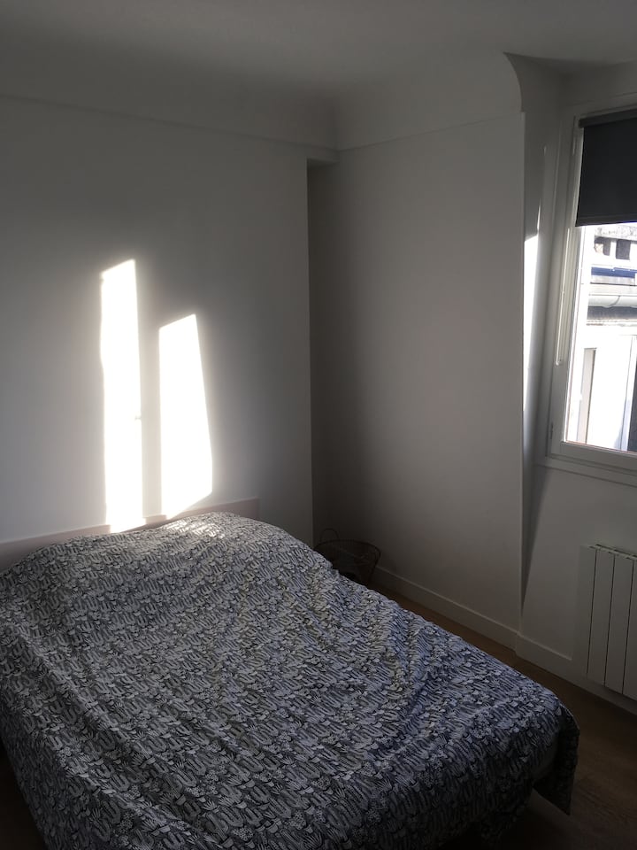 Separat sovrum lugnt och soligt 