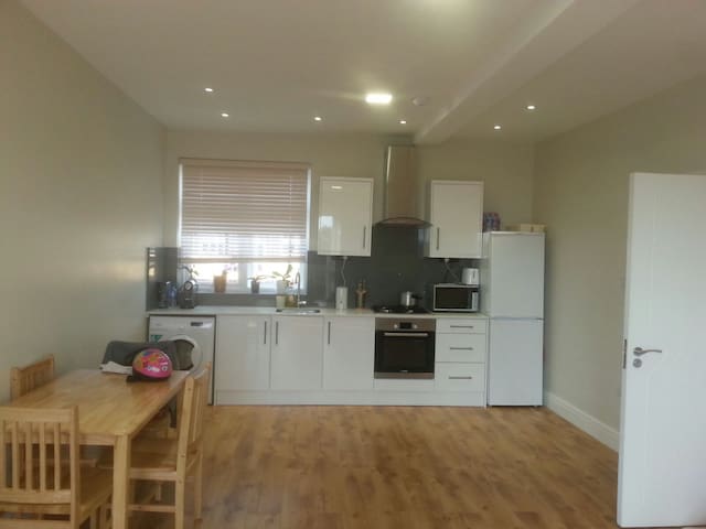 Double room East London, modern flat