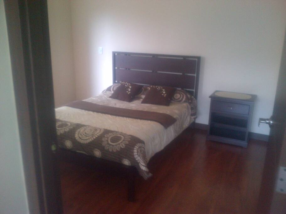 CAMA DE DOS PLAZAS IDEAL PARA MATRIMONIO