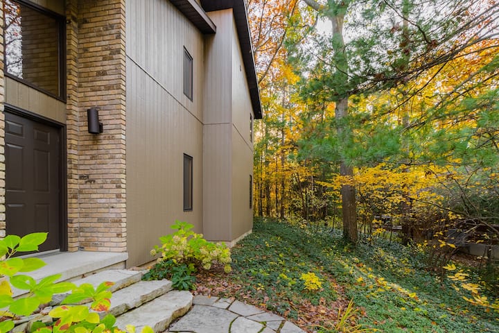 Bright and spacious cottage close to private beach