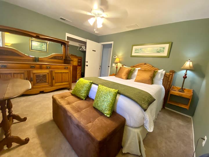 Blossom Peak - Bedroom #6 Upstairs
Queen bed with beautifully handcrafted furniture and a view