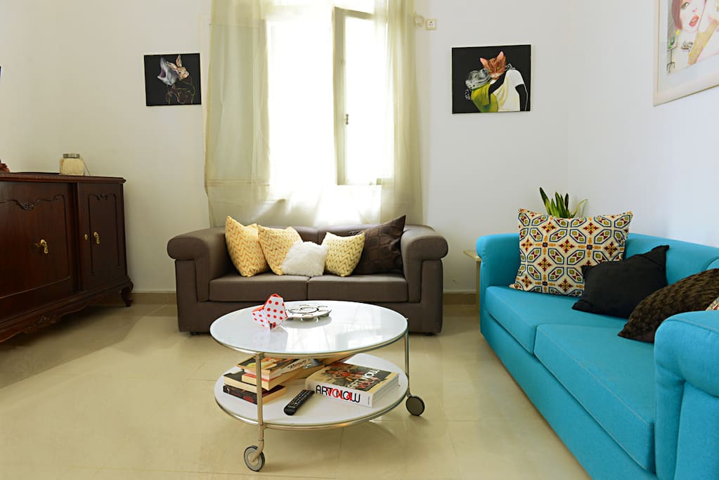 The living room is spacious and airy! The ceiling fan provides a pleasant breeze that keeps the house cool even in the hottest heatwave!