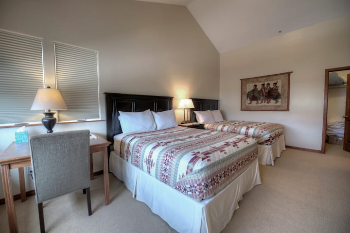 Chambre queen size et lit jumeau