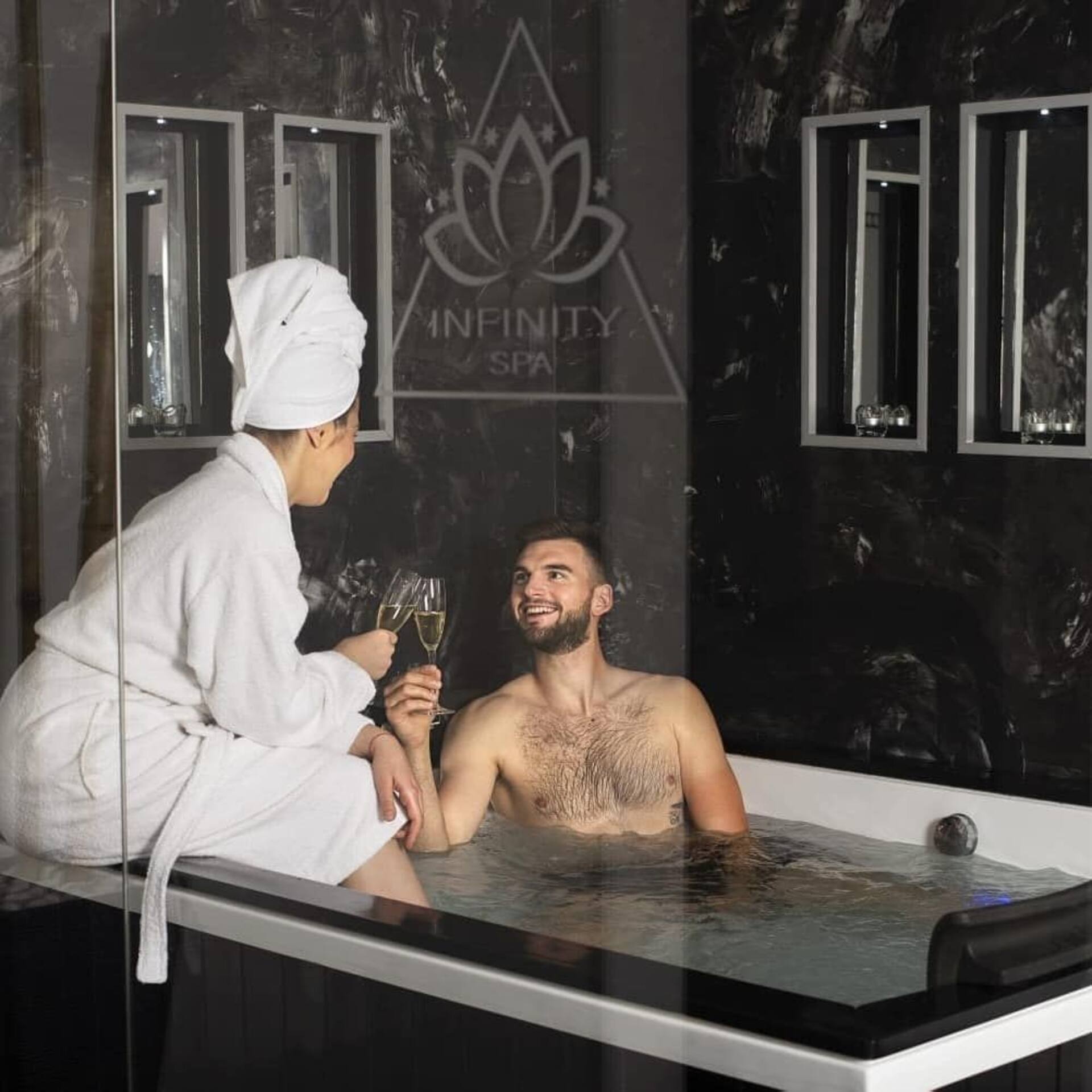 Luxury spa apartment with a hot tub