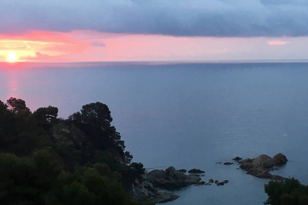 Amanecer desde la terraza.