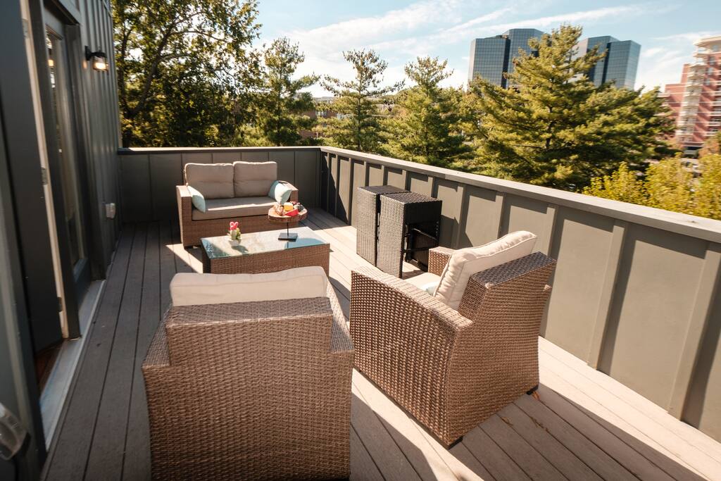 Watch evening sunsets and relax before going out to sports events, concerts and celebrating anniversaries and birthday at restaurants within walking distance