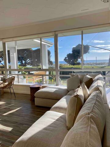 Beach front with Stunning views gallery image 2