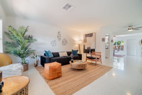 Top performing Airbnb: Tropical Modern Villa by The Beach! in Lake Worth Beach