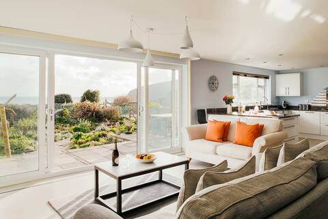 Stylish Beachside Home with Amazing Sea Views