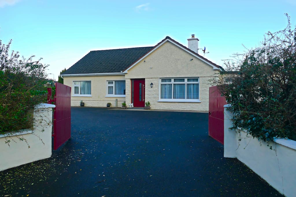 Luxury Private Home. Mountain views. With ample gated off street parking.
